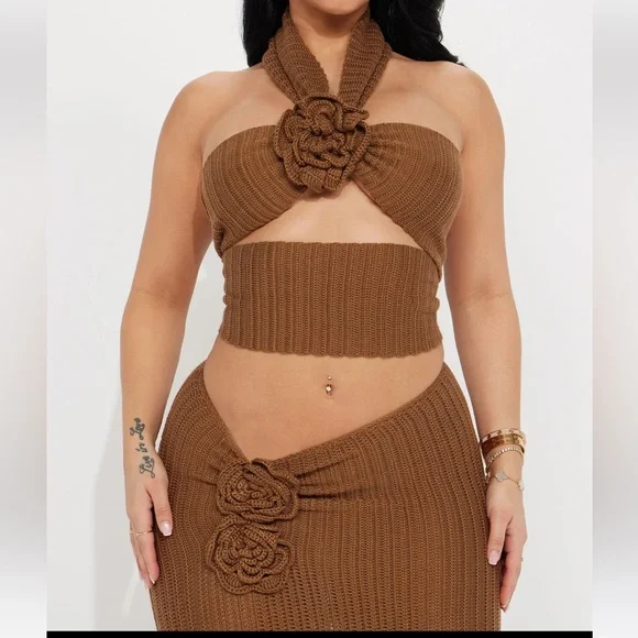 Brown knit / crochet flower appliqués detail matching 2 piece beach set - Picture 3 of 4